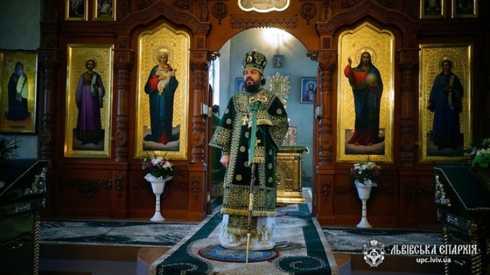 Под Львовом &quot;батюшка&quot; Московского патриархата ограбил храм: вывез даже иконостасы и колокола